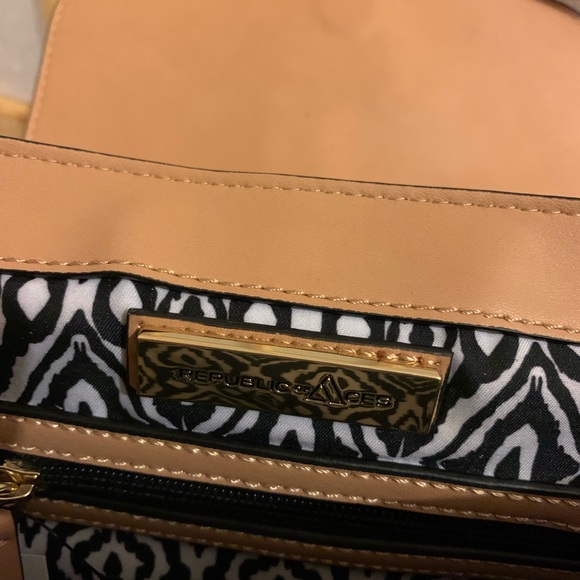 Republic of Aces Indio Purse - Picture 4 of 9